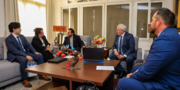 Empresa de inteligencia artificial pone la mirada en El Salvador con propuesta de gobernanza digital