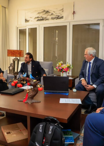 Empresa de inteligencia artificial pone la mirada en El Salvador con propuesta de gobernanza digital