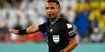 FIFA designa a árbitro salvadoreño Iván Barton para dirigir un partido de semifinales del mundial