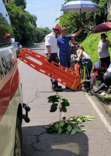 Joven resulta lesionado tras percance vial en carretera hacia El Boquerón
