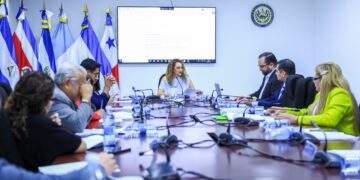 Ratificación de convenio validará licencias de conductores salvadoreños e italianos