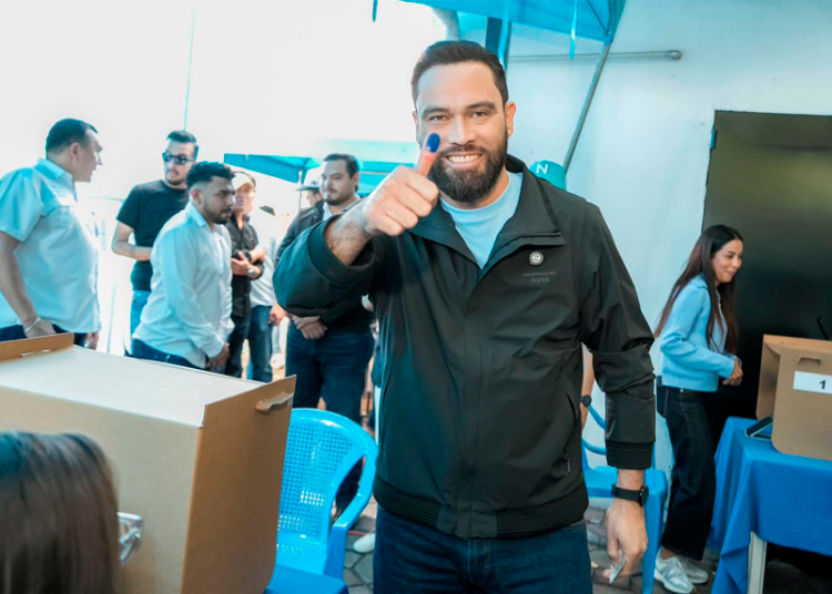 Mario Durán participa en elecciones internas de Nuevas Ideas