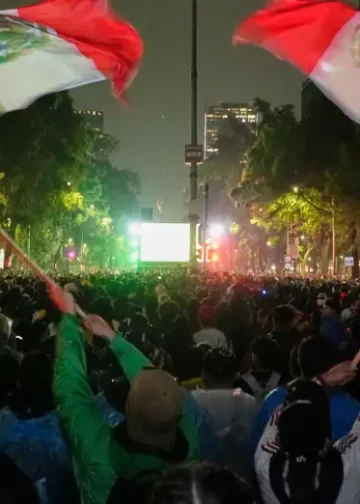 Celebración masiva por triunfo de México termina con tres muertes tras aglomeraciones