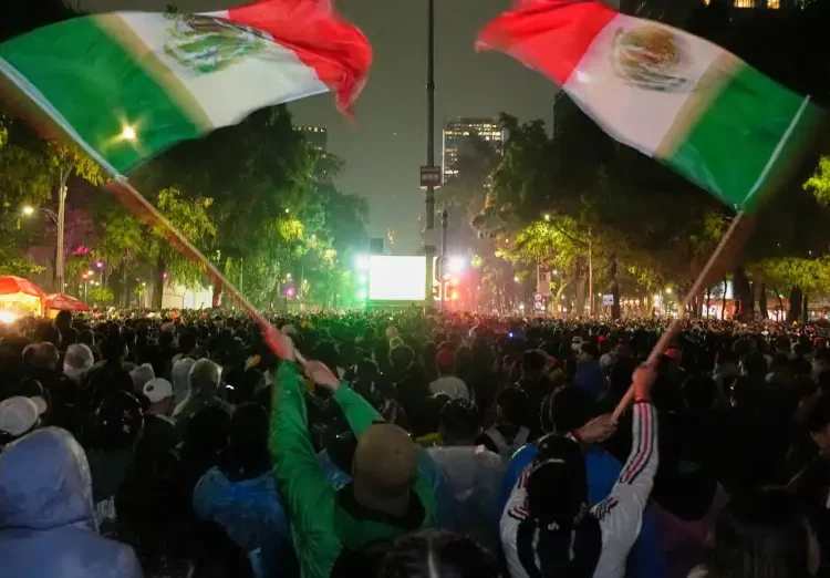 Celebración masiva por triunfo de México termina con tres muertes tras aglomeraciones
