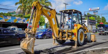 Reparan fuga de agua en calle El Pedregal, Antiguo Cuscatlán