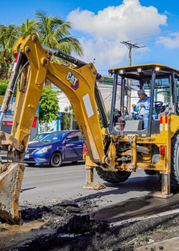 Reparan fuga de agua en calle El Pedregal, Antiguo Cuscatlán