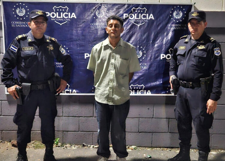 Capturan a integrante de la MS que amenazaba a transeúntes con señas pandilleriles en Sonsonate