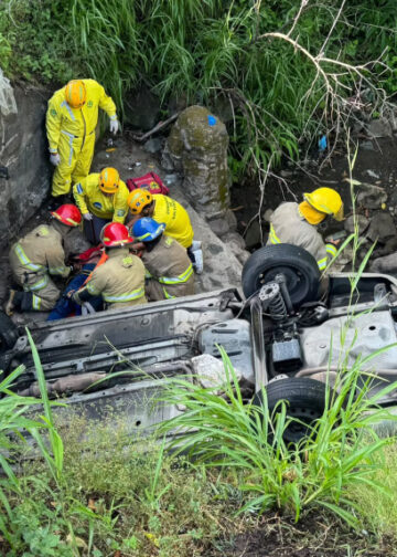Vehículo cae a un barranco en el puente San Joaquín y deja una persona lesionada