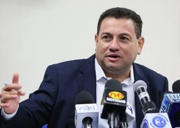 Rolando Castro señala inconsistencias en postulación de dirigente sindical por el FMLN
