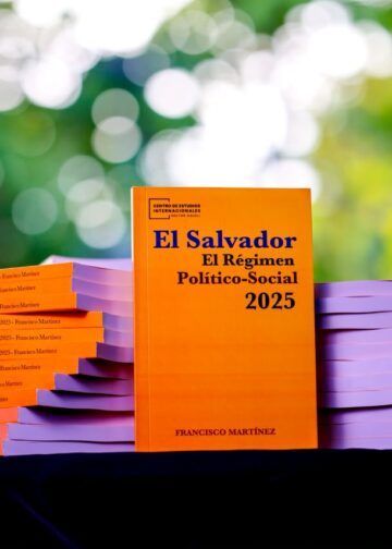 Presentan nuevo Centro de Estudios Internacionales Héctor Oquelí y libro sobre la evolución política de El Salvador