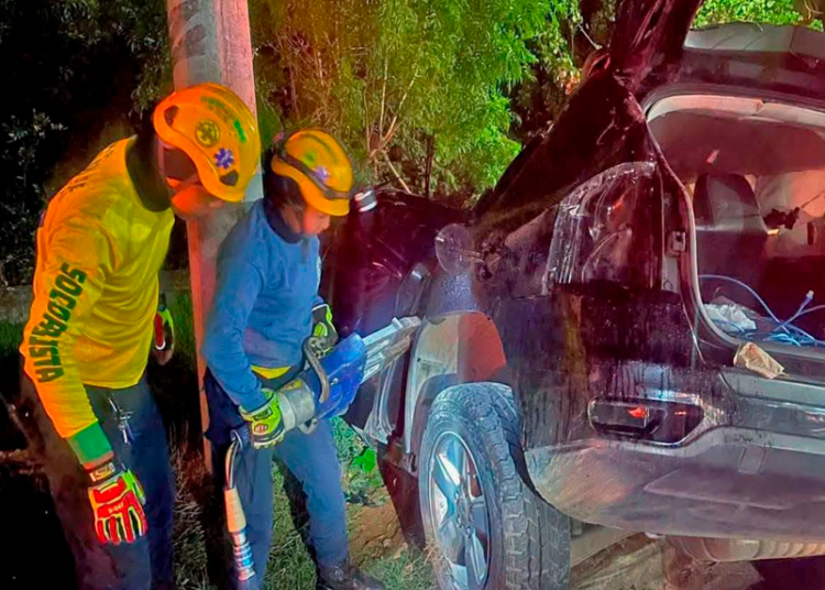 Conductor pierde la vida tras chocar contra un poste en carretera Panamericana