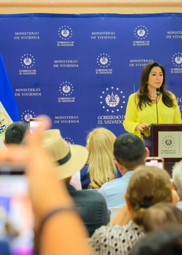 Entregan 154 escrituras de lotes a familias afectadas por Argoz