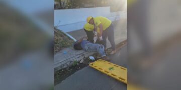 Accidente en Zacatecoluca deja a un adulto mayor hospitalizado tras ser embestido por una motocicleta