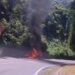 Incendio consume una camioneta y provoca cierre preventivo en la antigua a Zacatecoluca