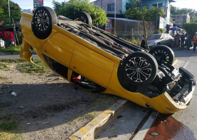 Dos personas lesionadas deja accidente en el bulevar Constitución