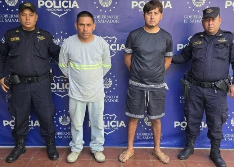 Cayeron en el punto de encuentro: capturan a dos acusados de extorsionar a una mujer