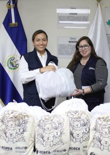 Entregan kits de primera necesidad a compatriotas retornados para impulsar su reintegración