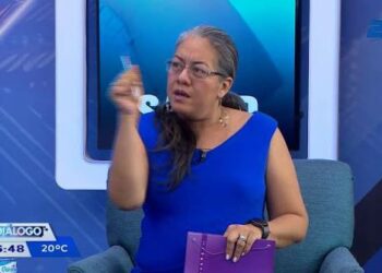 «Que deje de andar mintiendo que porque tienen un cuchillo no lo apoyan, ni tu gremio te apoya»: Bessy Ríos al candidato del FMLN