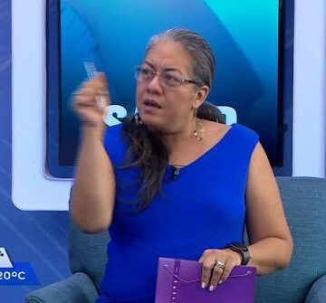 «Que deje de andar mintiendo que porque tienen un cuchillo no lo apoyan, ni tu gremio te apoya»: Bessy Ríos al candidato del FMLN