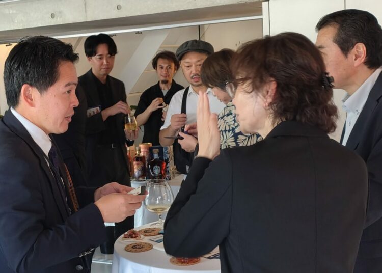 El Salvador impulsa su industria licorera en Japón