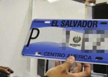 Placas de vehículos mantendrán su vigencia hasta agosto de 2027
