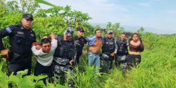 Estos son sujetos que secuestraron a una menor de edad en La Libertad Centro