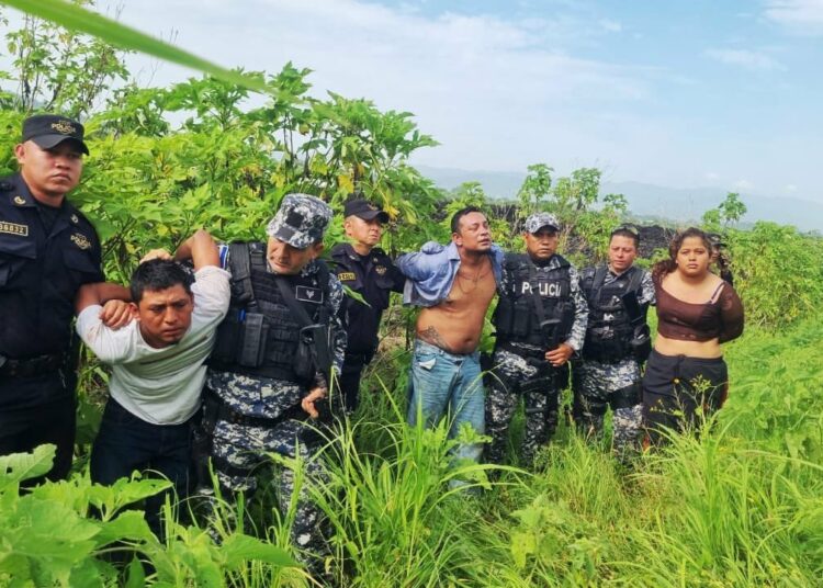 Estos son sujetos que secuestraron a una menor de edad en La Libertad Centro