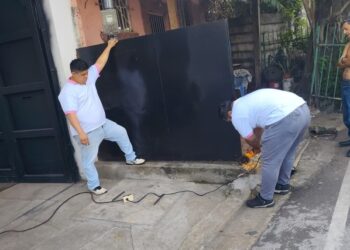 Familias atienden llamado del MOP y despejan aceras en Sonzacate