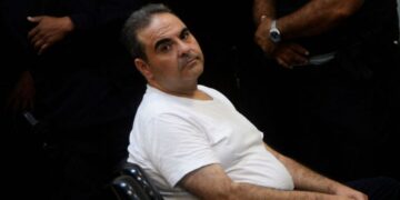 Hijo de Tony Saca sale a desmentir rumores sobre su padre