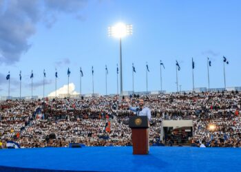 Presidente Bukele anuncia 50 mil nuevas becas para jovenes salvadoreños