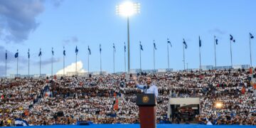 Presidente Bukele anuncia 50 mil nuevas becas para jovenes salvadoreños