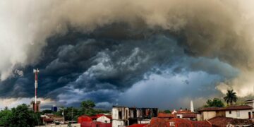 Fuertes lluvias dejan inundaciones, caída de árboles y afectaciones viales en varios puntos del país