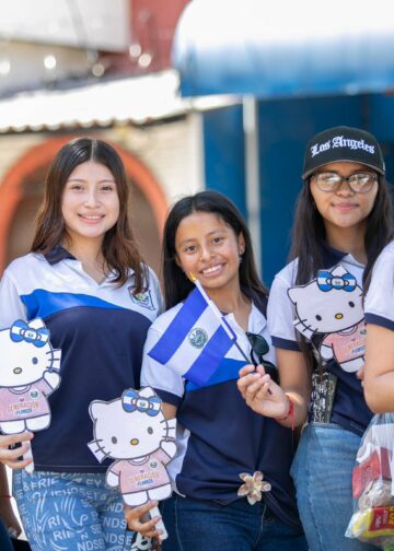 “Hoy estoy estudiando”: jóvenes salvadoreños cuentan cómo una beca los acercó a sus sueños