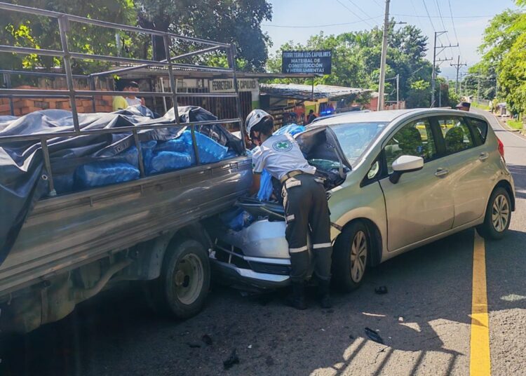 Persona muere tras ser impactada por un vehículo en Quezaltepeque