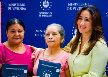 Gobierno entrega escrituras a 149 familias afectadas por estafa de Corporación Argoz