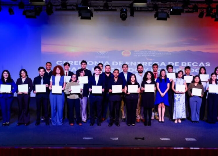 China otorgará becas a jóvenes salvadoreños para formarse en áreas de alta tecnología