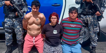 Capturan a tres sujetos tras encontrar abundante droga en su casa