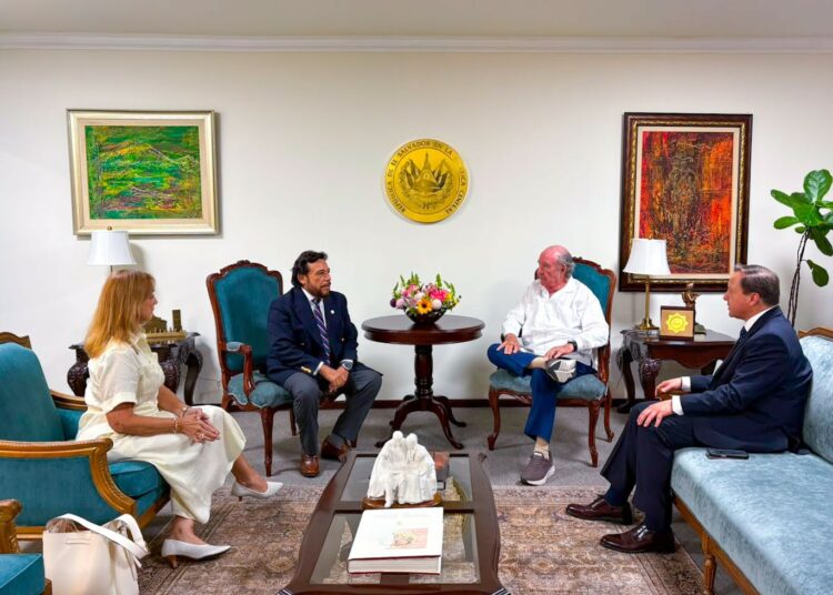 El Salvador proyecta sus avances institucionales ante la comunidad jurídica internacional