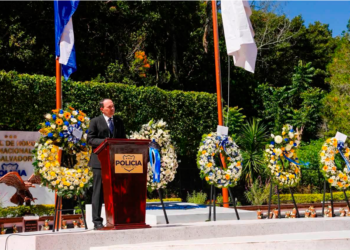 Autoridades rinden homenaje a policías caídos en el 34 aniversario de la PNC