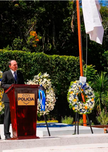 Autoridades rinden homenaje a policías caídos en el 34 aniversario de la PNC