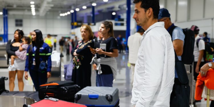 Hermanos lejanos regresan al país para disfrutar de las fiestas agostinas