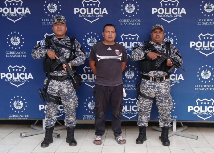 Hombre enfrentará proceso penal por el homicidio de una mujer en Santa Ana