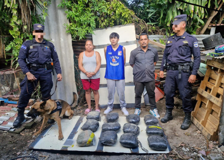 Tres personas son detenidas por tráfico ilícito tras allanamiento en San Salvador