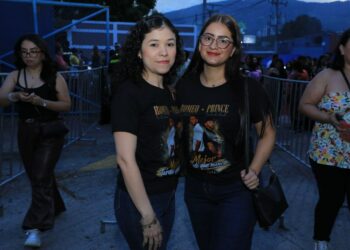 Miles de salvadoreños se reúnen en el Cuscatlán para disfrutar de Romeo Santos y Prince Royce