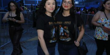 Miles de salvadoreños se reúnen en el Cuscatlán para disfrutar de Romeo Santos y Prince Royce