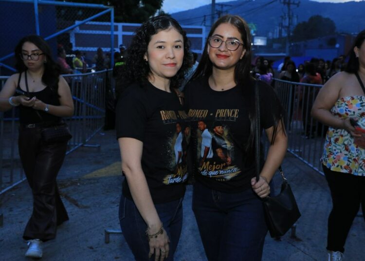 Miles de salvadoreños se reúnen en el Cuscatlán para disfrutar de Romeo Santos y Prince Royce