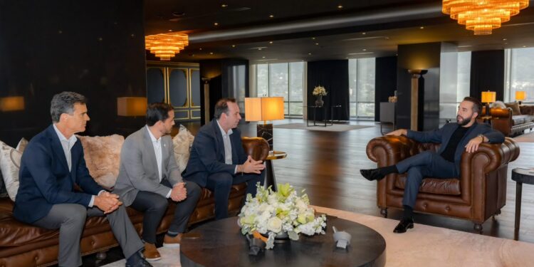Presidente Nayib Bukele atrae millonaria inversión médica de grupo hospitalario mexicano