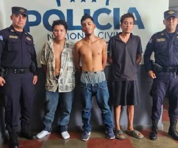 Arrestan a tres hombres ebrios que se agredían a golpes en Ciudad Arce