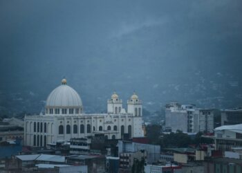Temperaturas de hasta 40 °C y lluvias se prevén para este miércoles en El Salvador