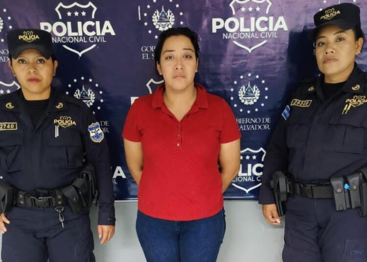 Capturan en Sonsonate a mujer vinculada a una estructura criminal